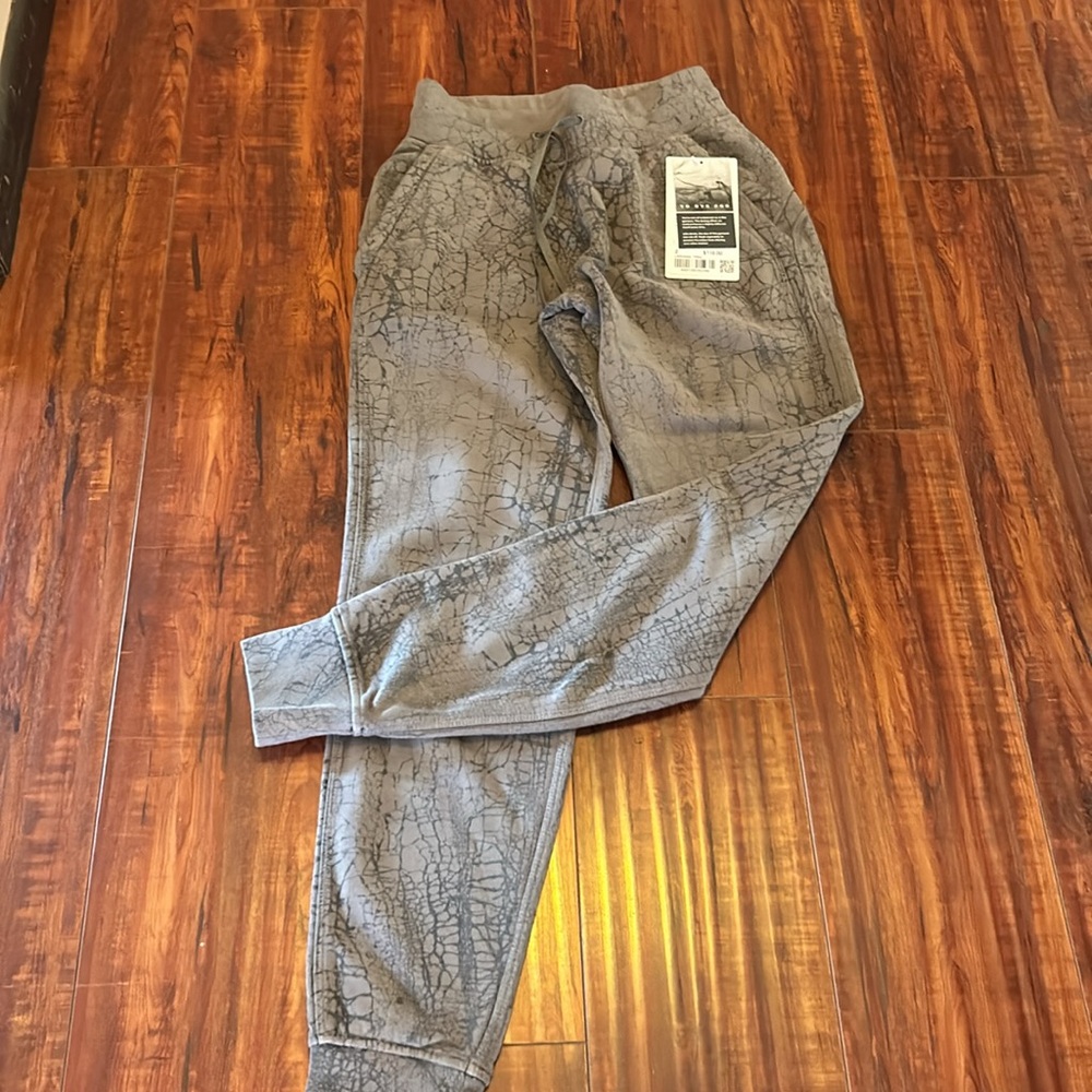 Authentic Lululemon joggers - Picture 4 of 4